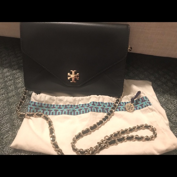 Tory Burch Handbags - Tory Burch Kira Envelope Crossbody